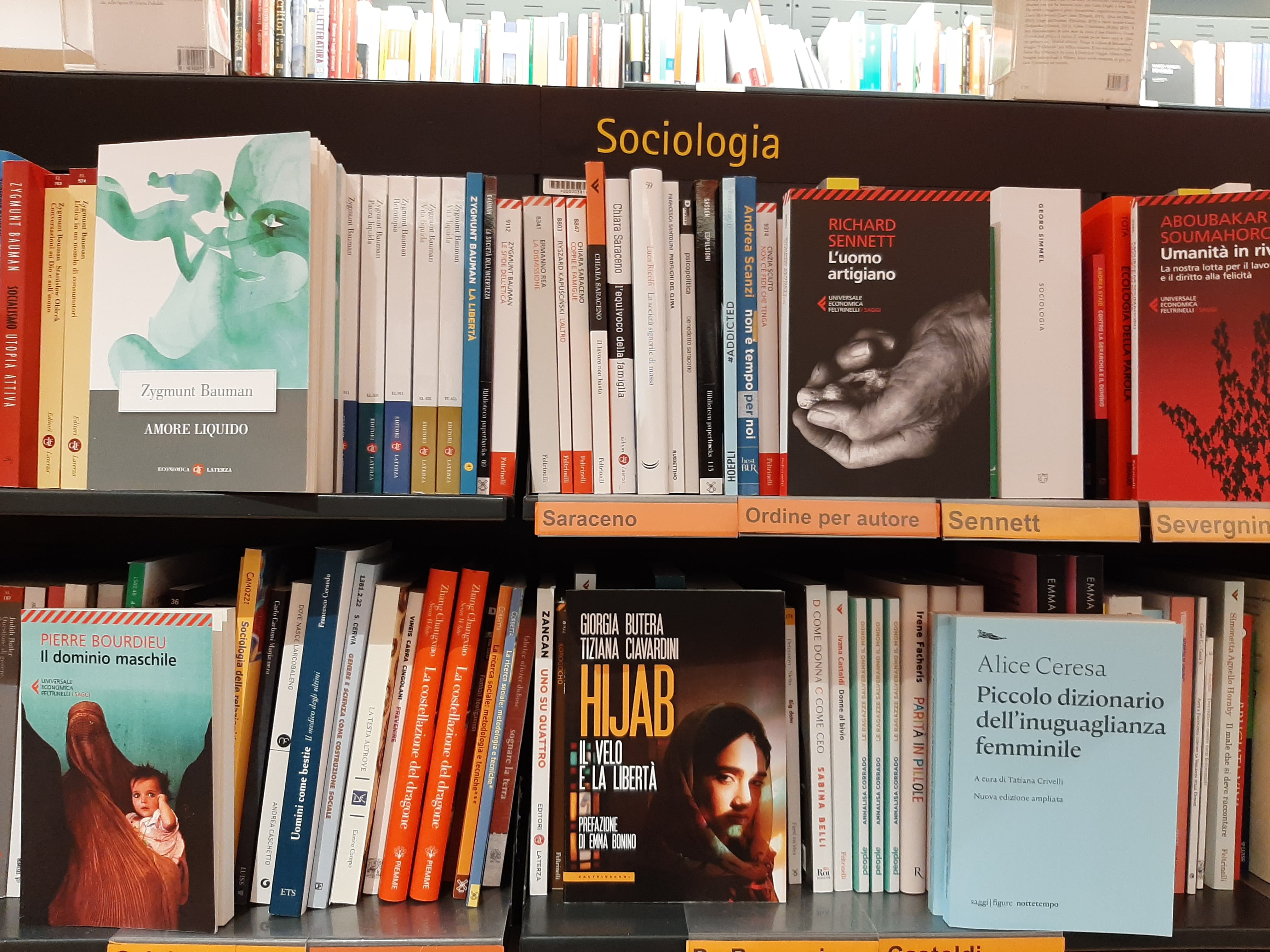 "Hijab. Il Velo e la Libertà" alla Feltrinelli